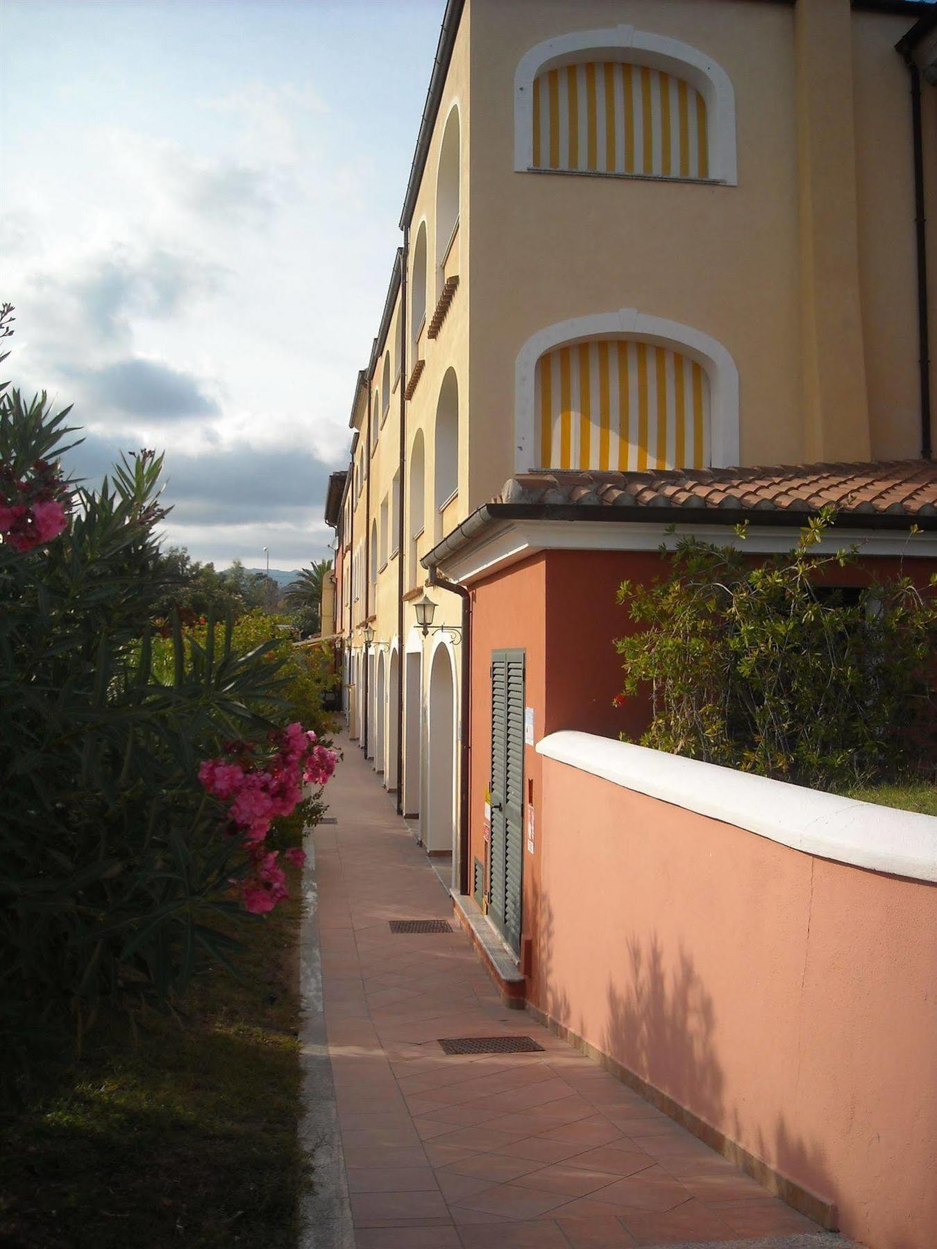 Residence Il Borgo Орозей Екстер'єр фото